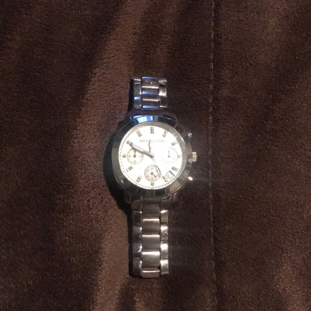Silver Michael Kors watch - Picture 2 of 5